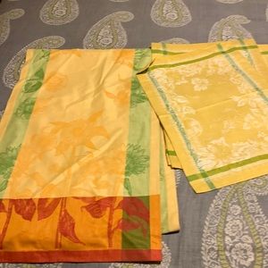 Williams Sonoma Jacquard Table Runner and Placemats